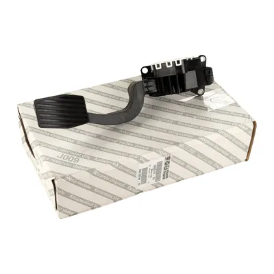Accelerator pedal set