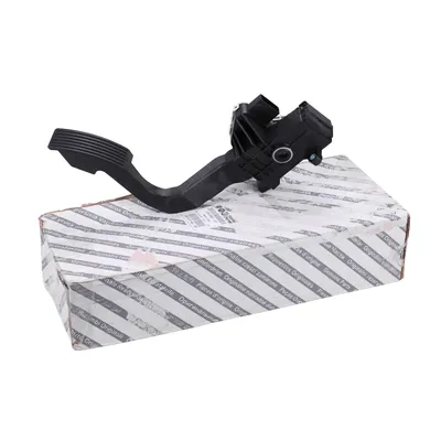 Accelerator pedal set