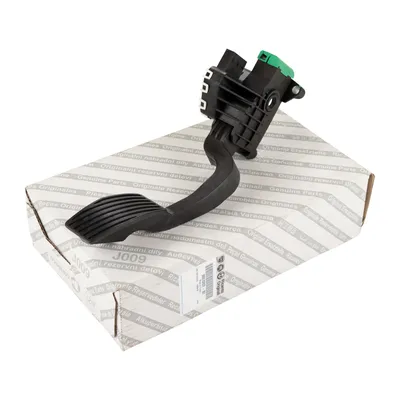 Accelerator pedal set