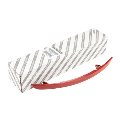 Red reflector in left bumper