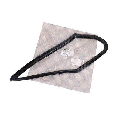 Triangular window seal front left