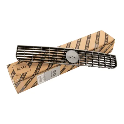 Radiator grille without emblem silver